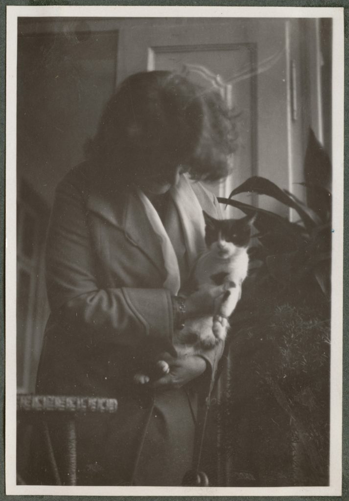 Zofia Mussilowa z kotem i jo-jo, portret