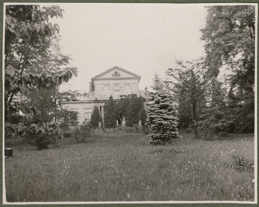 Niegoszowice, dwór rodziny Rostworowskich, elewacja od ogrodu, widok
