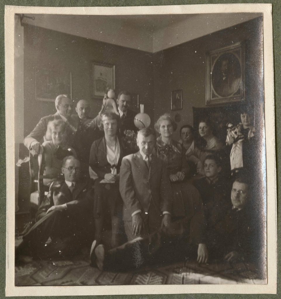 Rudawa, salon domu Karyłowskich, Poniedziałek Wielkanocny, portret zbiorowy