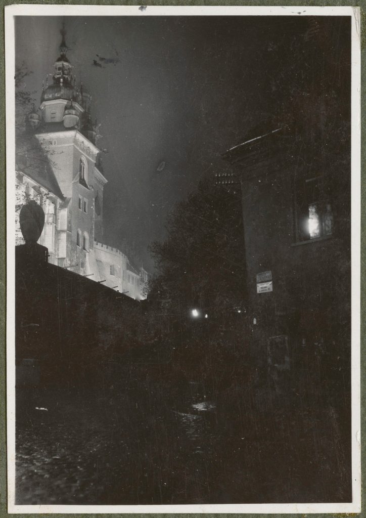 Kraków, Wawel po pogrzebie marszałka Józefa Piłsudskiego, widok nocą