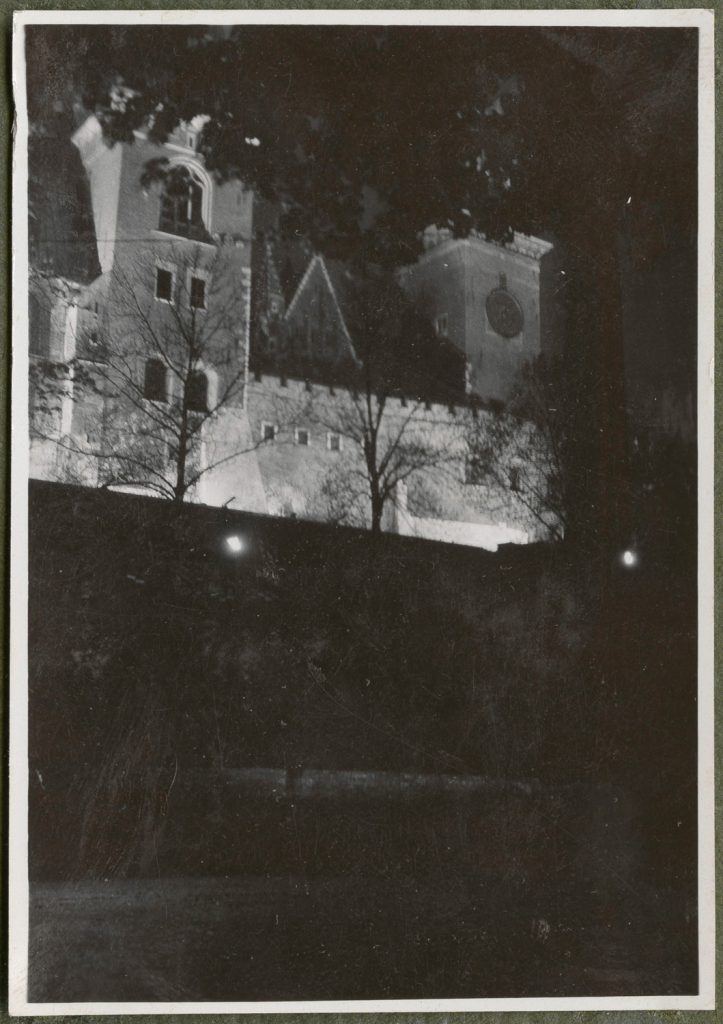 Kraków, Wawel po pogrzebie marszałka Józefa Piłsudskiego, widok nocą