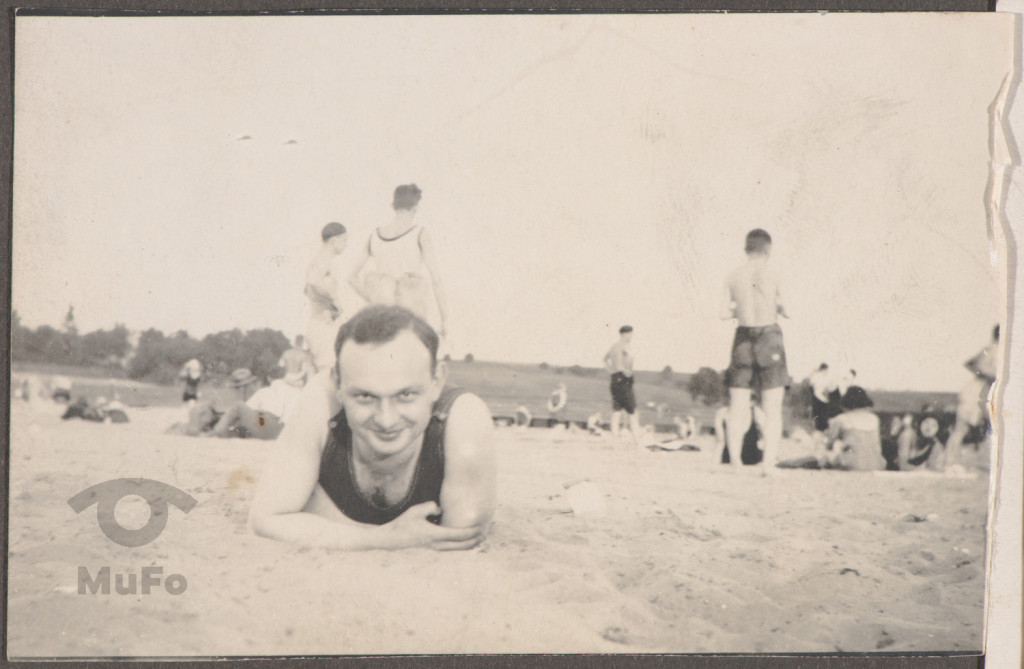 Brunon Motylewski na plaży