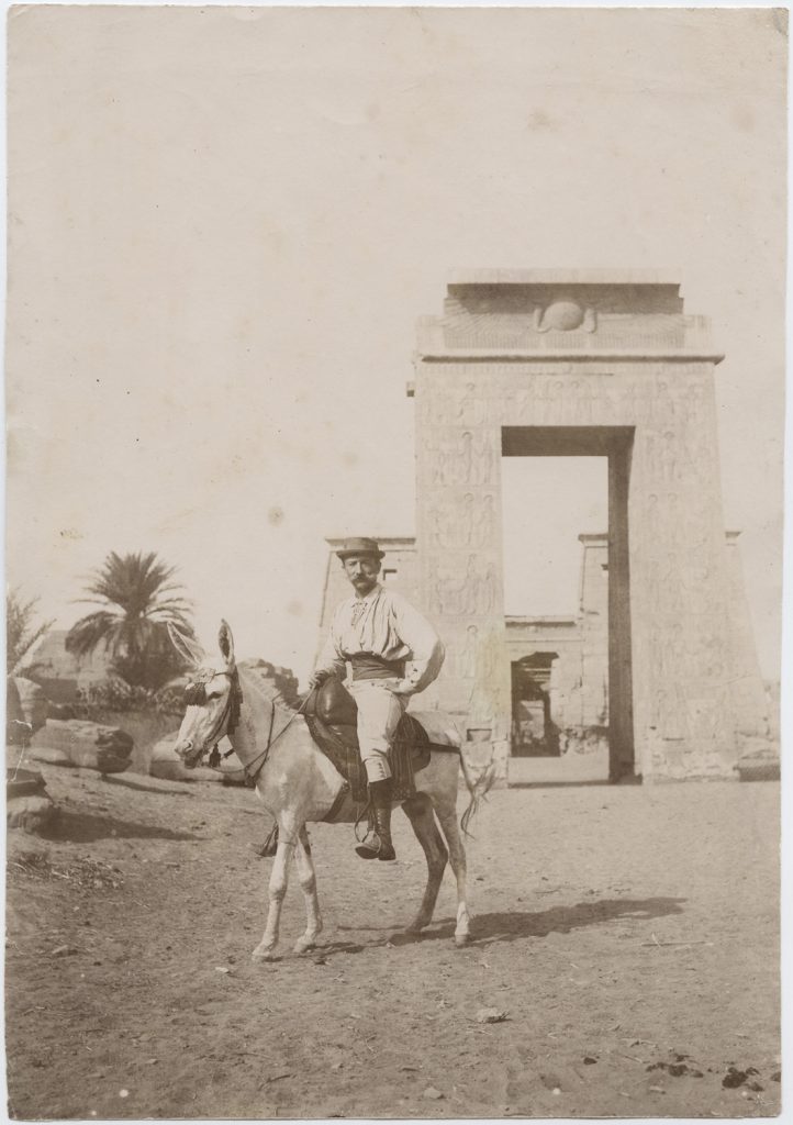Łukasz Dobrzański na osiołku., Karnak