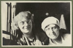 Zofia Mussilowa i Helena Szlachtowska w pociągu