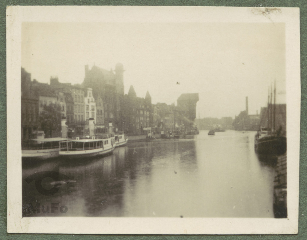Gdańsk, widok kamienic nad kanałem