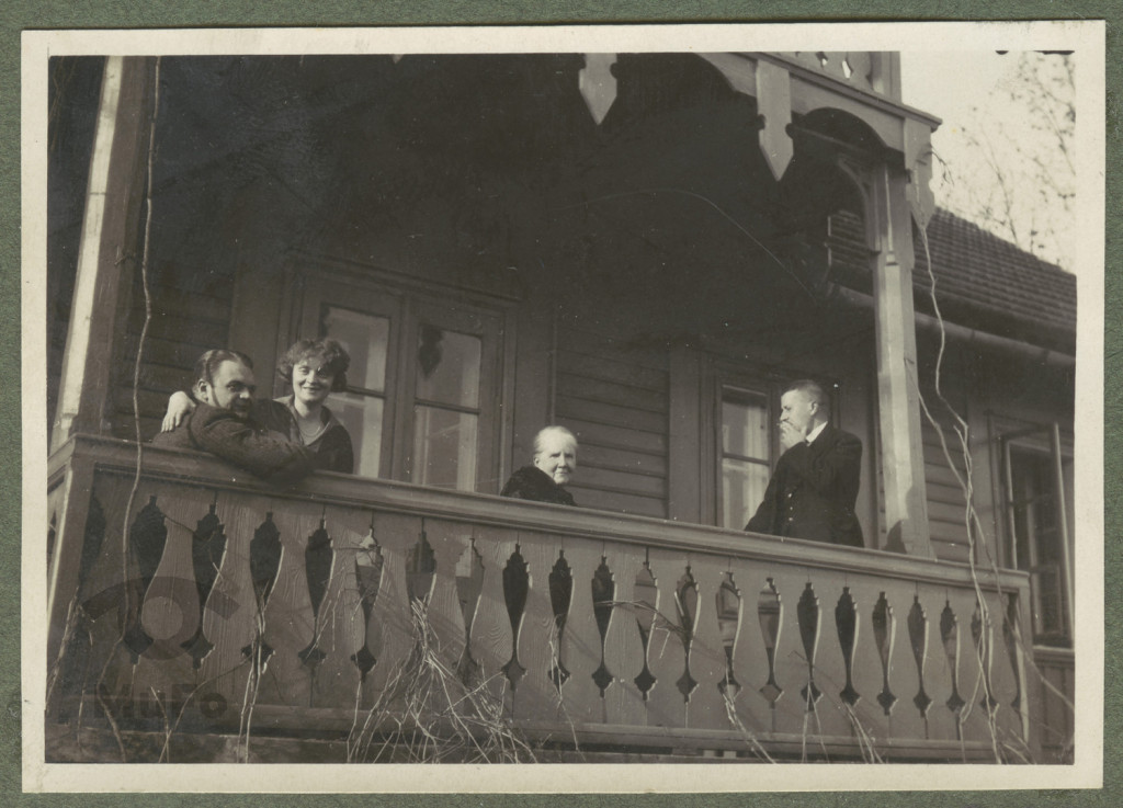 balkon drewnianego domu Karyłowskich