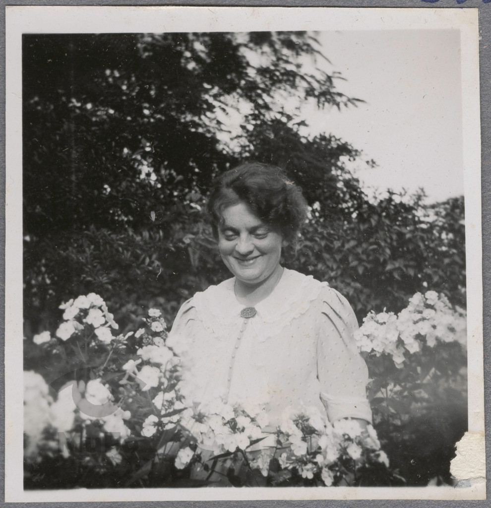 Zofia Mussilowa z kwiatami, portret