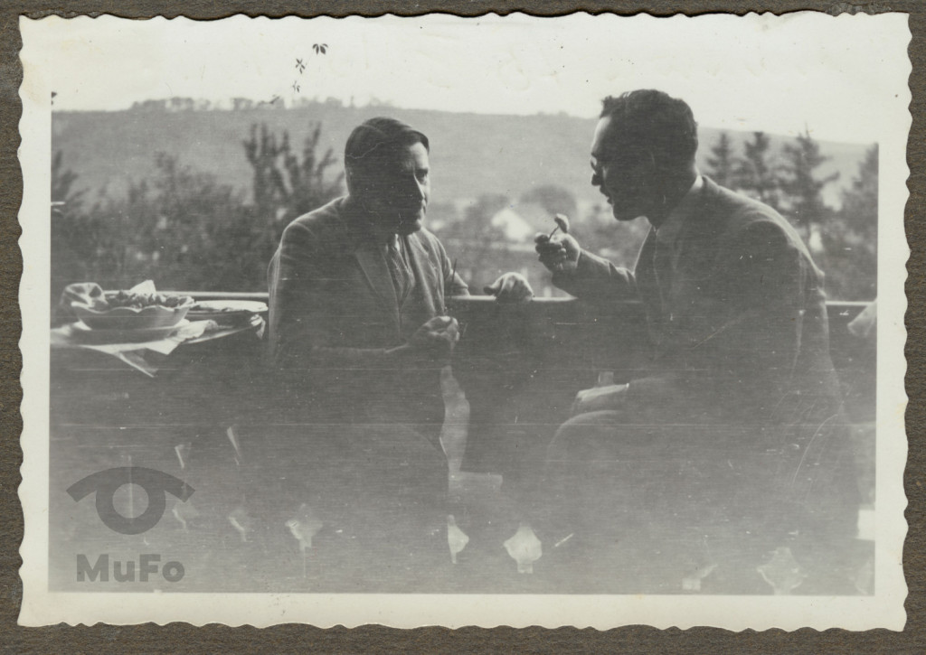 Stanisław Karyłowski i Piotr Rostworowski (?) w trakcie rozmowy