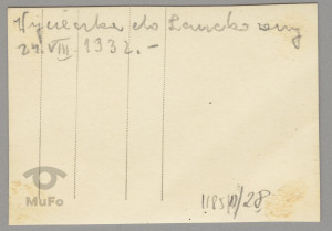 Stanisław Karyłowski pozuje z krową