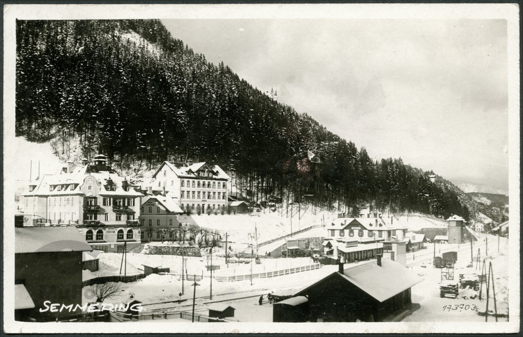 miejscowość ? i przełecz alpejska Semmering widok gor, linia kolejowa