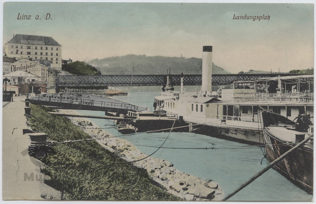 Austria, Linz  nad Dunajem panorama  portu