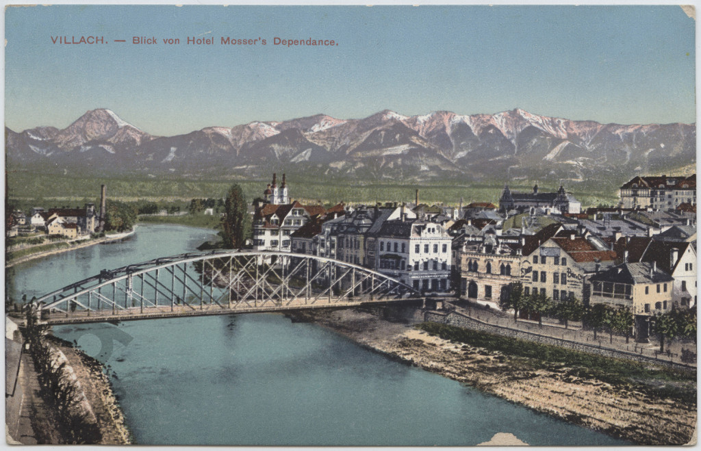 Austria, Alpy, panorama uzdrowiska Villach, rzeka Drawa, most żelazny