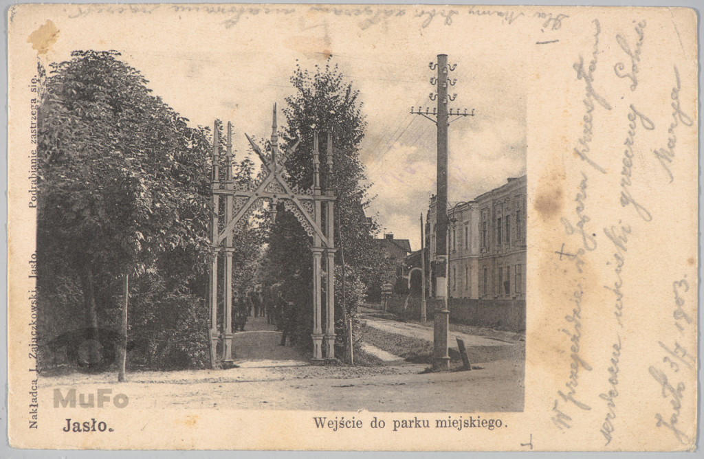 Jasło, wejście do parku miejskiego
