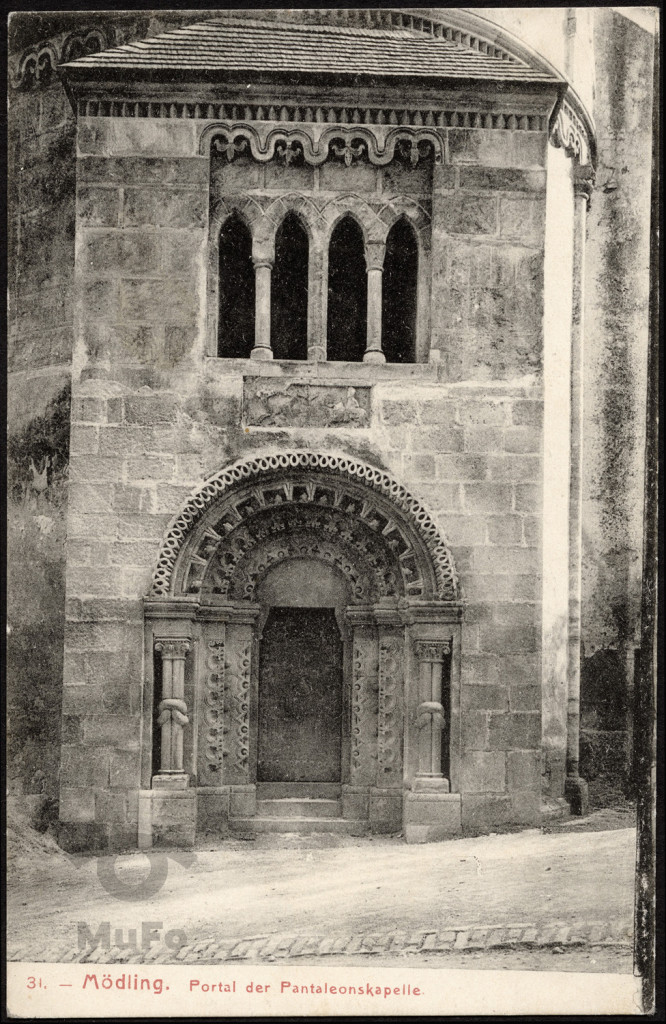 detal architekt. , Mödling, portal rom. kapl. św. Pantaleona widok