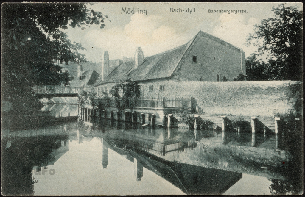 Mödling ulica Babenbergstrasse i strumień Bach-Idyll