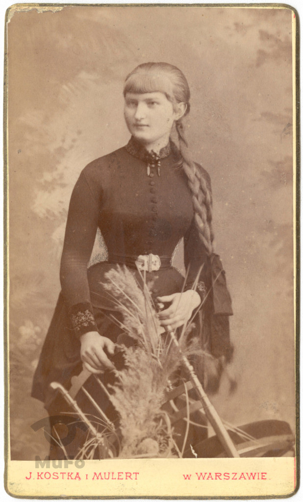 Portret, młoda kobieta, W. Grabowska