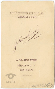 Portret, młoda kobieta