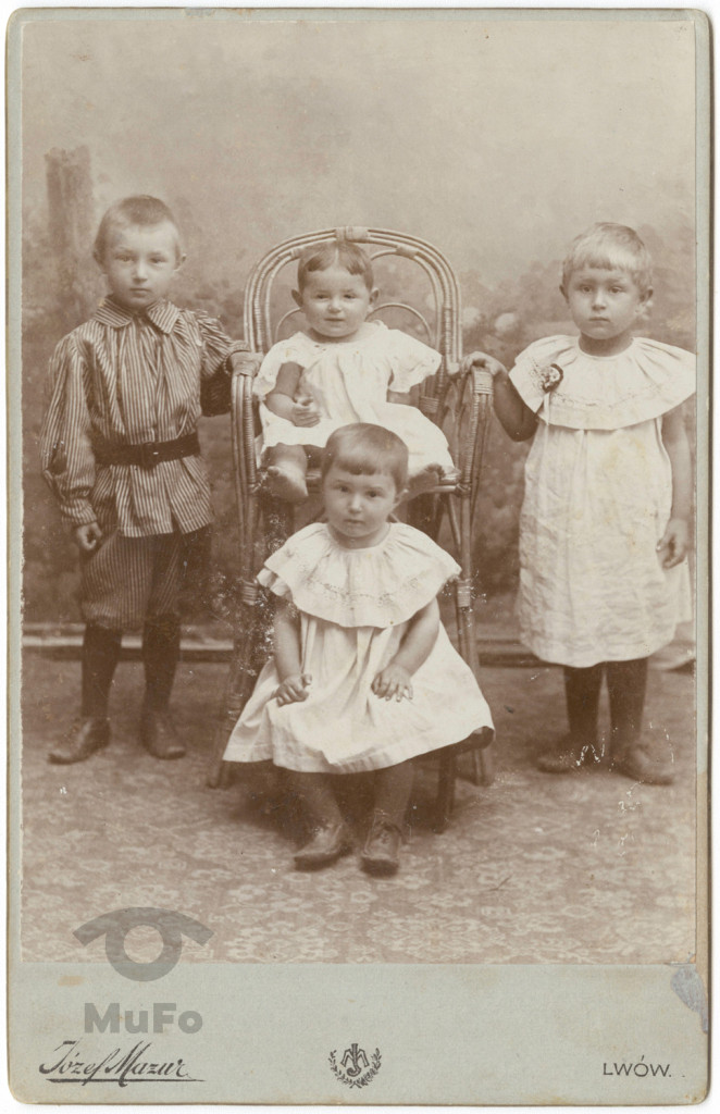 portret, dzieci: Witold, Dobromiewa, Helena i Zdzisław Rzepeccy