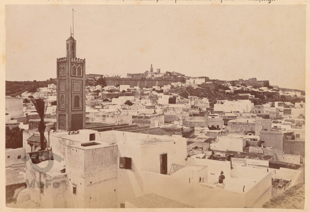 Tanger. Mały suk. Dzielnica miasta pólnocnoafrykańskiego, wieża minaretu.