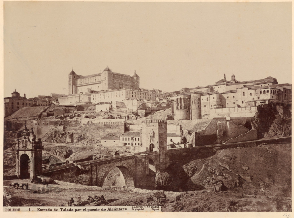 Toledo. Panorama miasta od strony  mostu "de Alcántara"