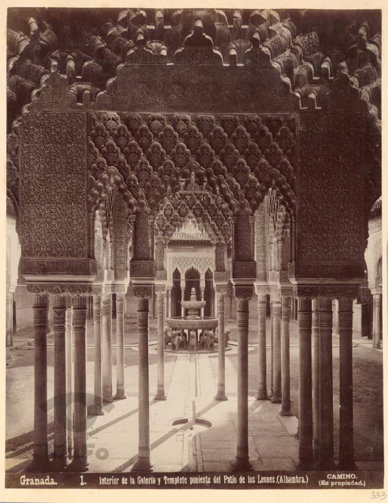 Kolumnada i Dziedziniec Lwów. Alhambra