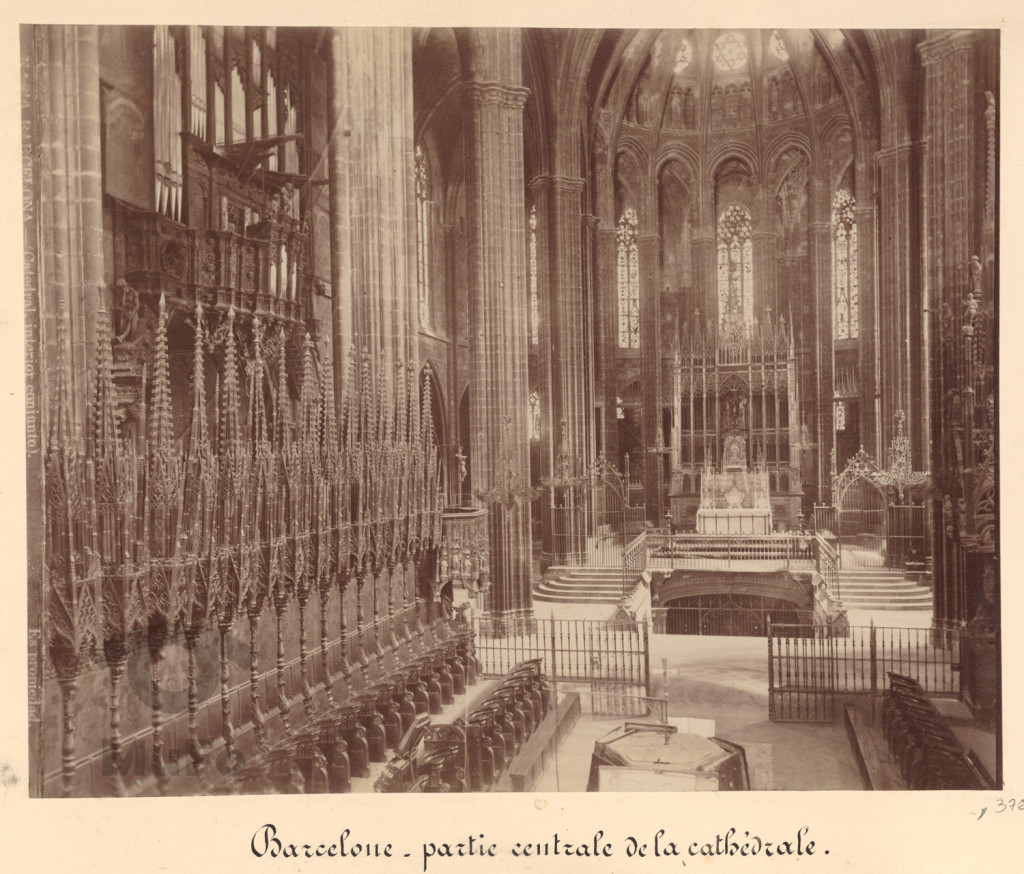 Wnętrze katedry w Barcelonie.