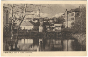 Drohobycz. Staw w ogrodzie miejskim.