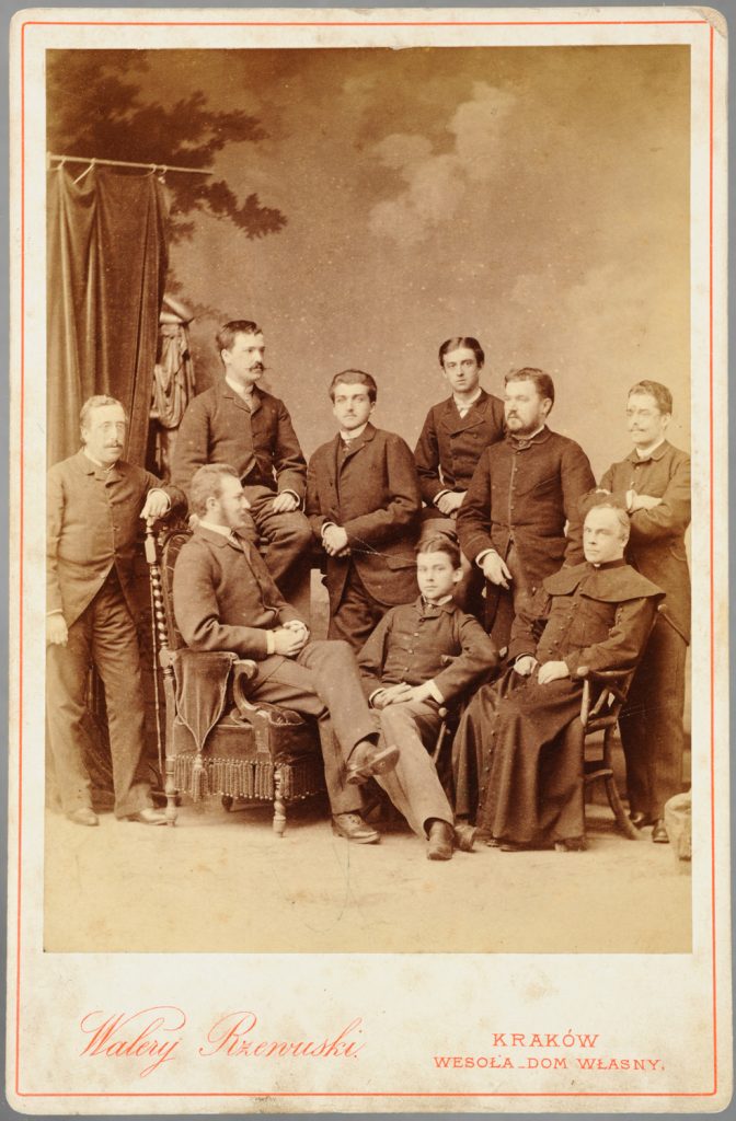 grupa dziewięciu mężczyzn