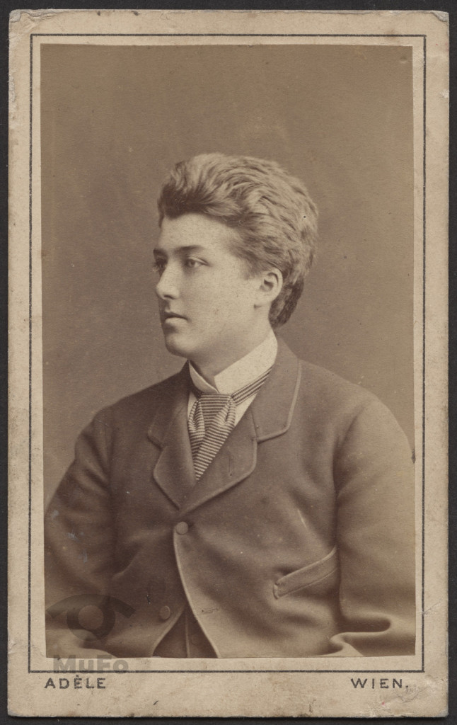 portret, młody mężczyzna.