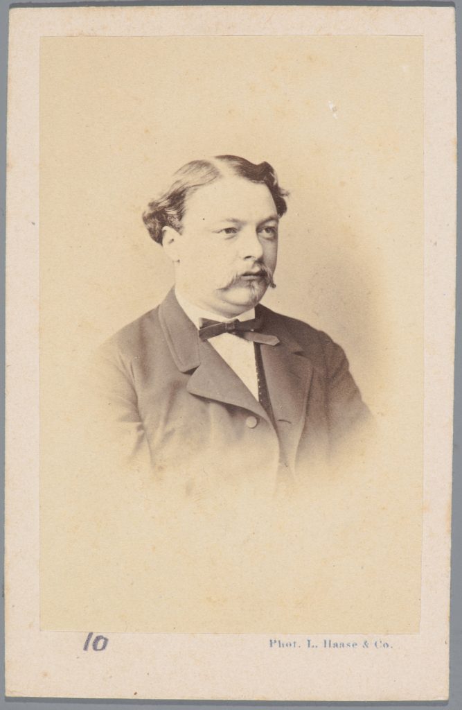 mężczyzna, portret atelierowy, Tadeusz Kierski