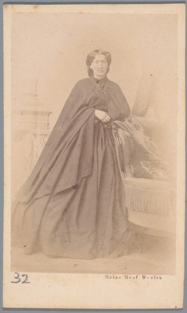 Antonina Łącka, portret atelierowy,