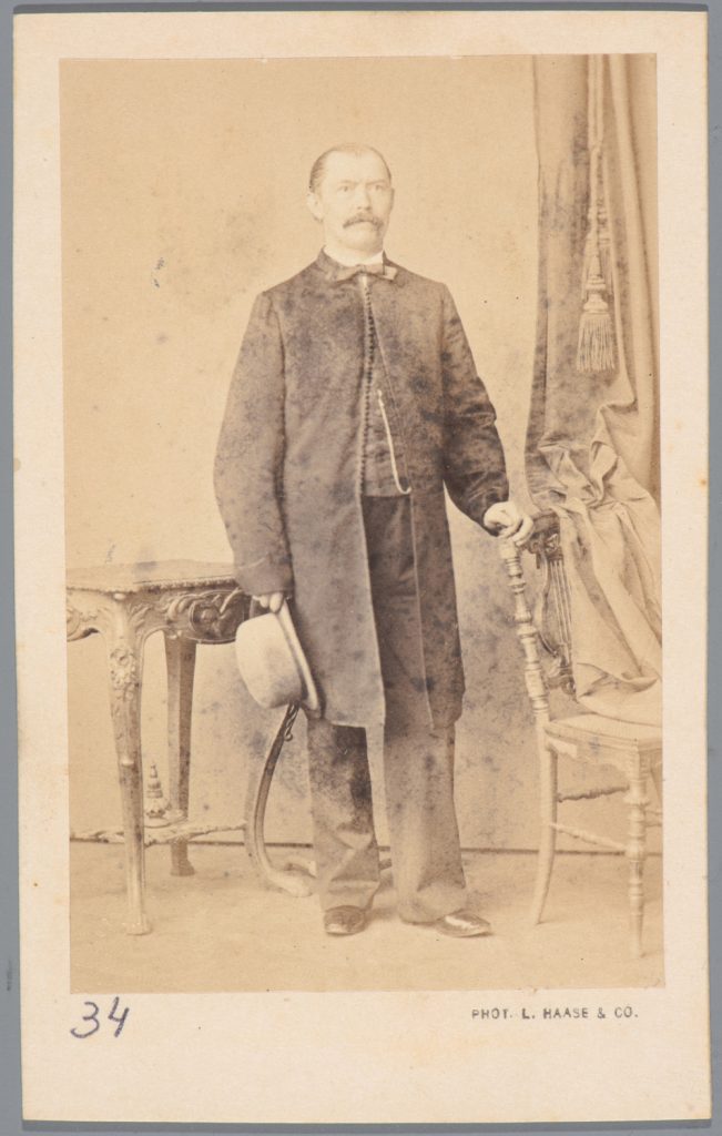 Henryk Szuman, portret atelierowy,