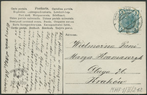 Cztery osoby w tanecznym kręgu