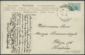 Kobieta przy kołowrotku