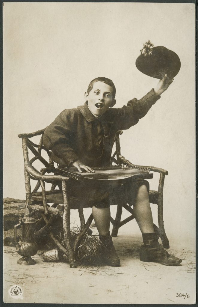 Reprodukcja rysunku, chłopiec z cytrą