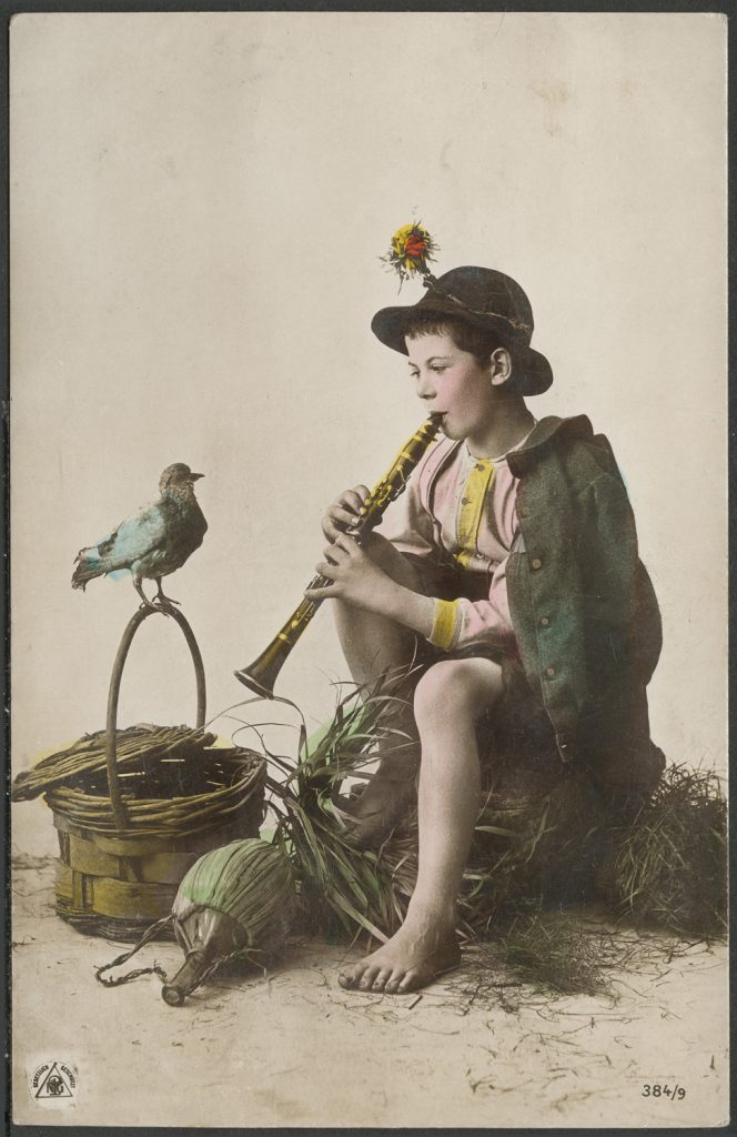 Chłopiec z instrumentem