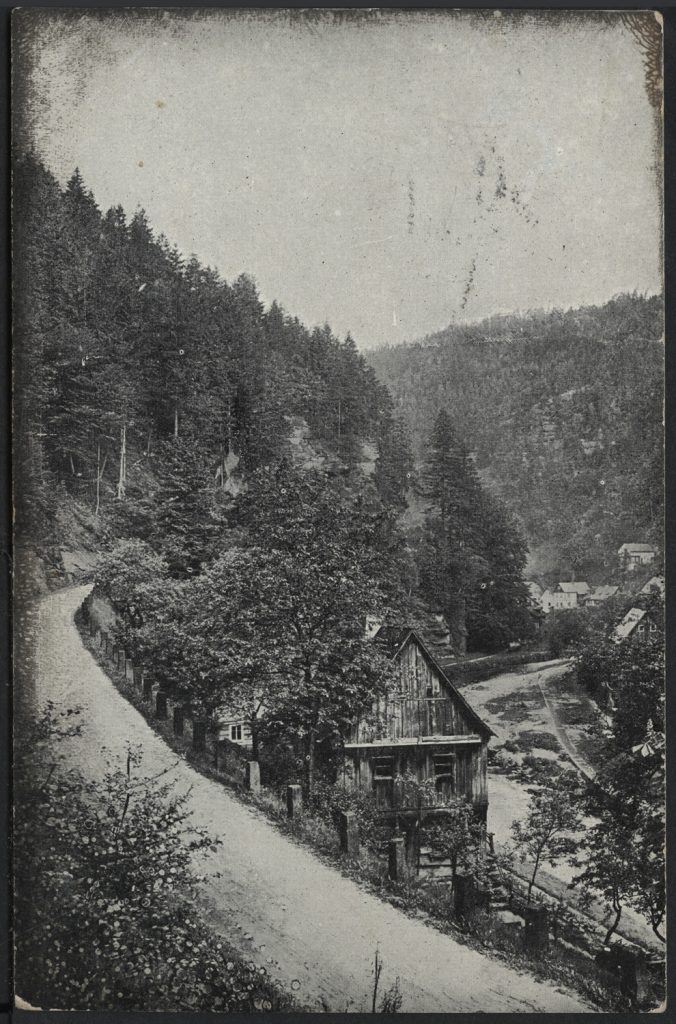 Drewniany dom w górach, pejzaż