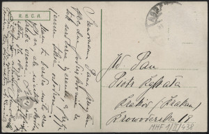 Rzeźba Madonny na skalistym brzegu morza