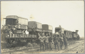 Grupa żołnierzy, transport wojskowy, portret zbiorowy