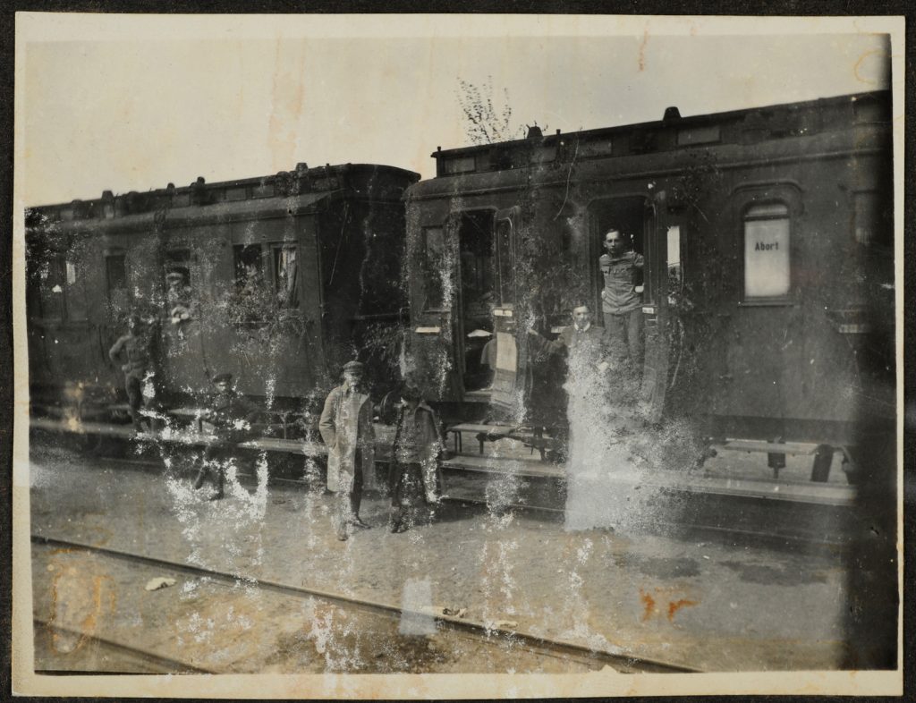 Żołnierze w wagonach