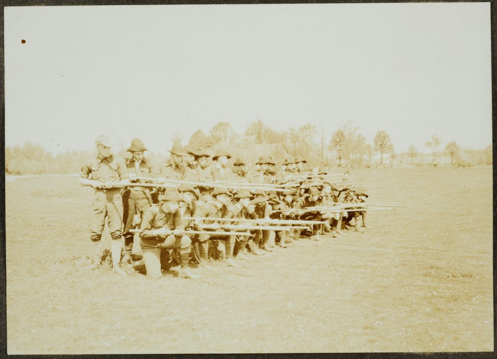 Grupa skautów, portret