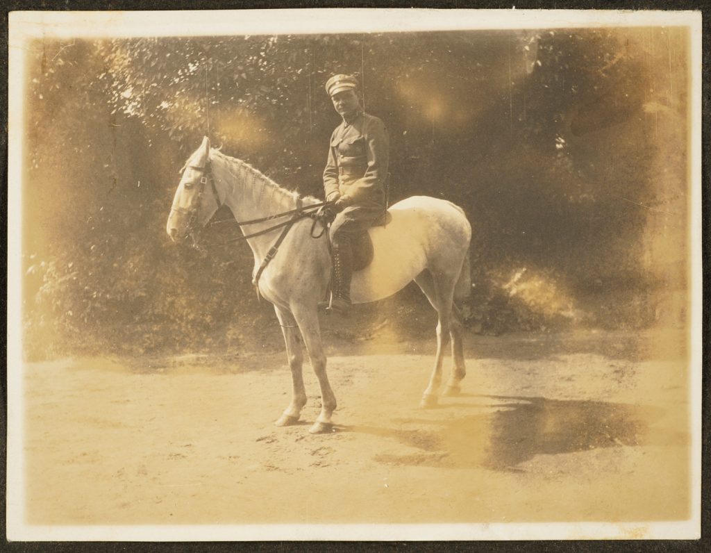 Oficer na koniu, portret