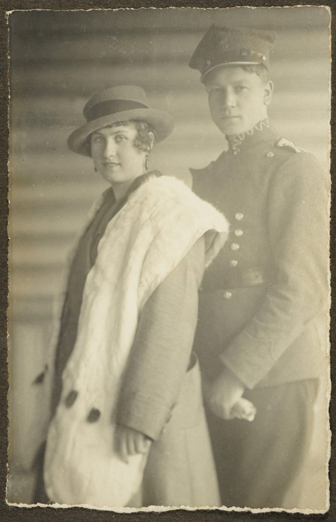 Kobieta i żołnierz, portret