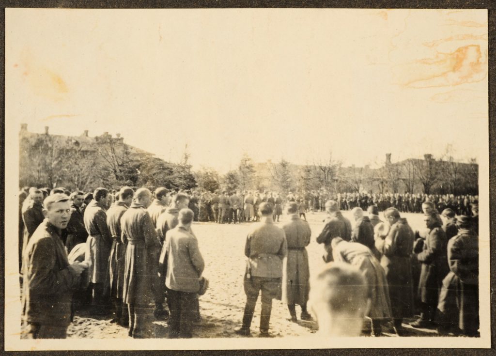 Uroczystość wojskowa na placu