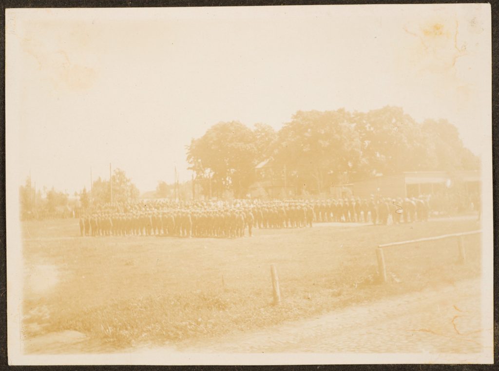 Zbiórka oddziału żołnierzy