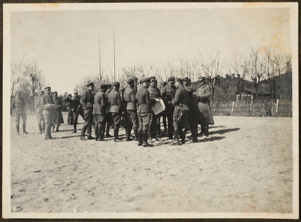 Żołnierze na drodze