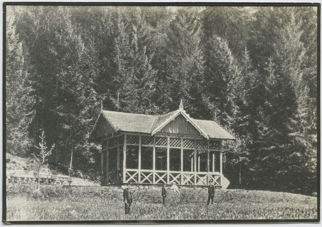 Krynica, drewniana altana