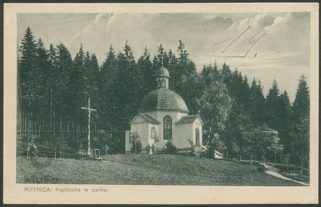 Krynica, kapliczka w parku;
