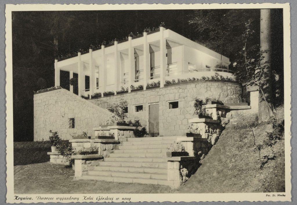 Krynica, stacja kolejki nocą