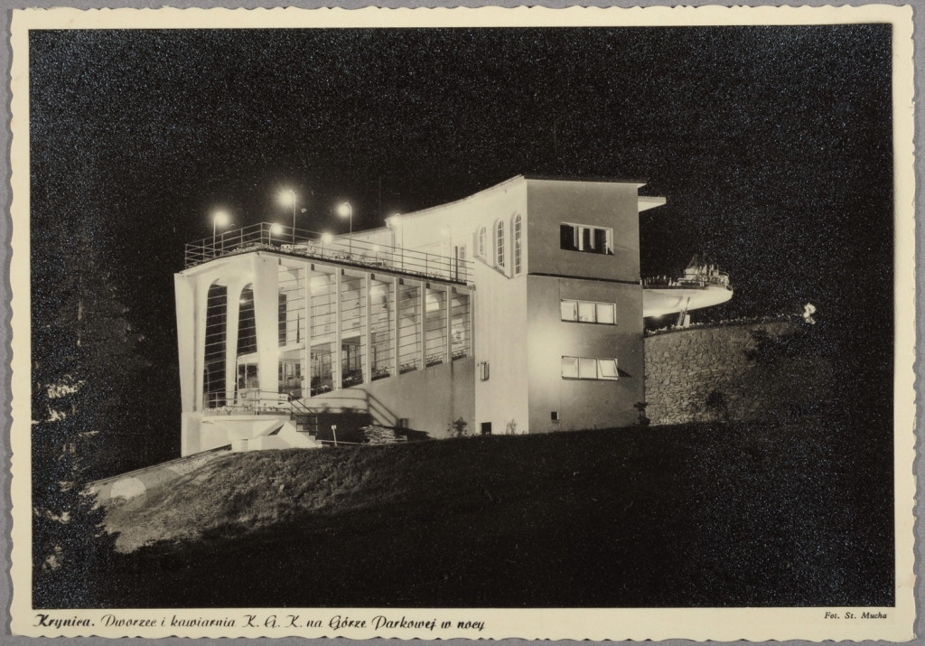 Krynica nocą, kawiarnia i dworzec kolejki